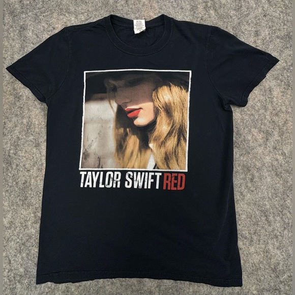Taylor Swift | 2013 Red Tour T-Shirt | Women's Size‎ Small - Picture 1 of 6
